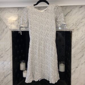 Banana republic white short-sleeve dress with black polka dots. Size 0